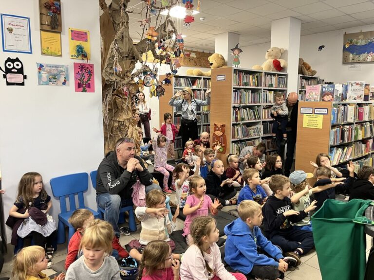 spektakl teatralny dla dzieci w bibliotece