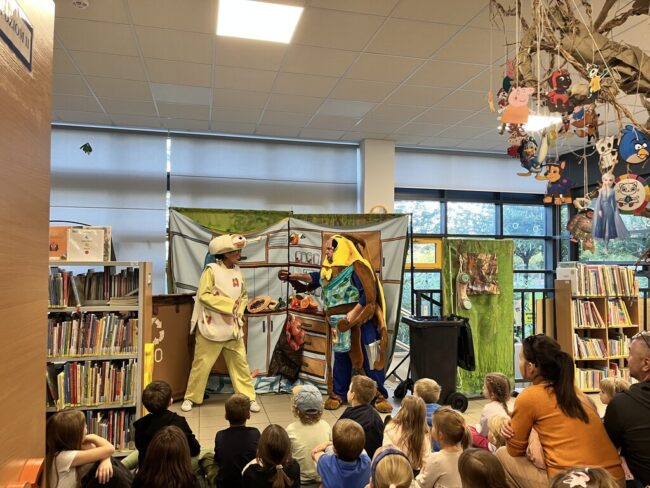 spektakl teatralny dla dzieci w bibliotece