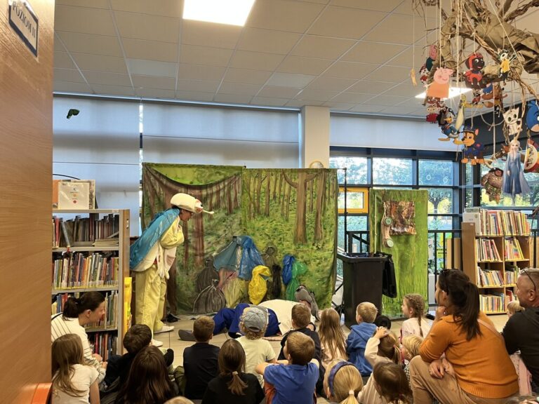 spektakl teatralny dla dzieci w bibliotece