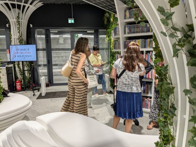 pierwsi czytelnicy w metrotece