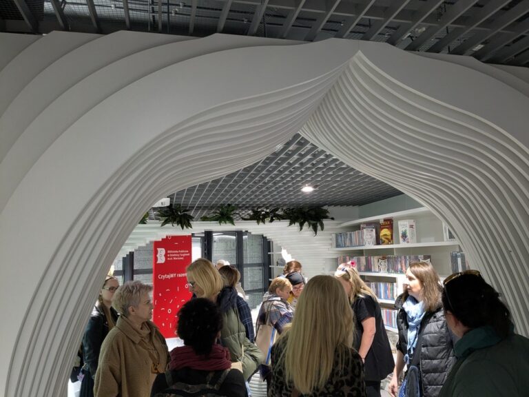 bibliotekarze z powiatu piaseczyńskiego zwiedzają metrotekę