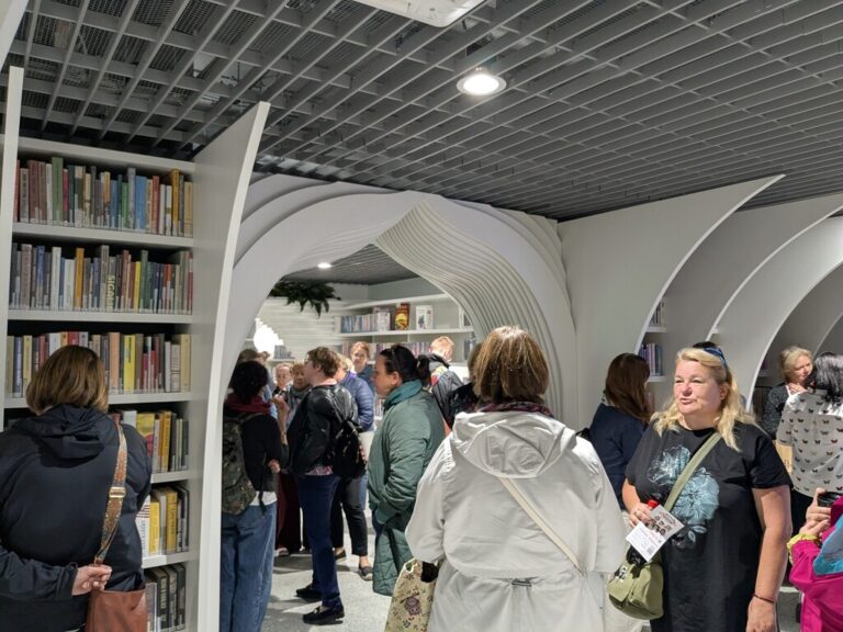 bibliotekarze z powiatu piaseczyńskiego zwiedzają metrotekę