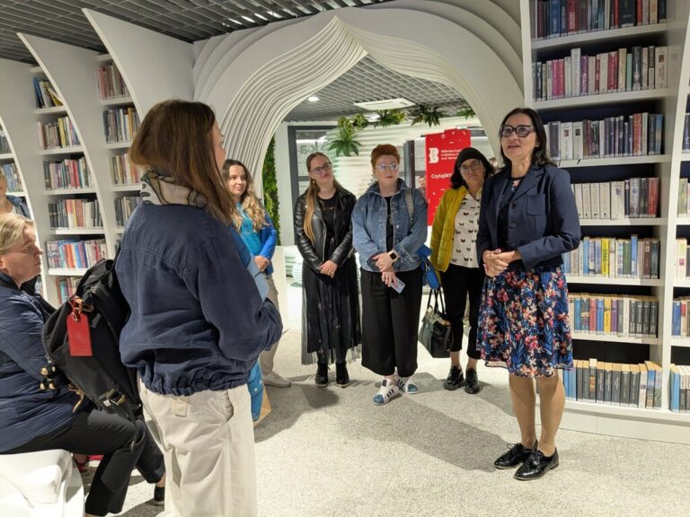 bibliotekarze z powiatu piaseczyńskiego zwiedzają metrotekę