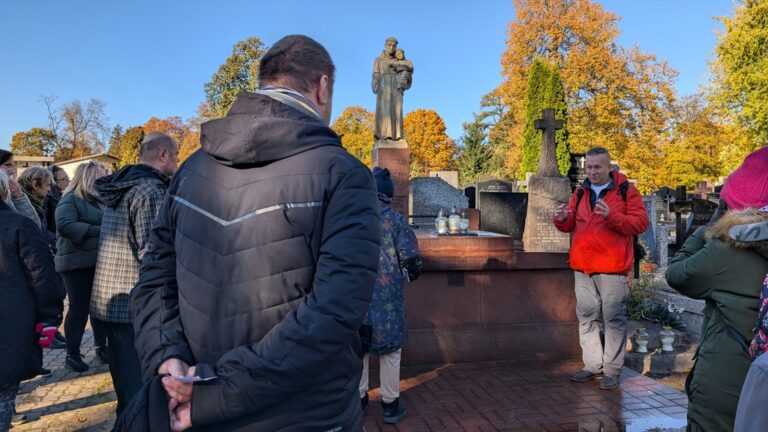 spacer po cmentarzu bródnowskim
