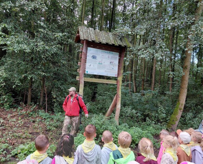 spacer po lesie bródnowskim w ramach projektu ratownicy ziemi