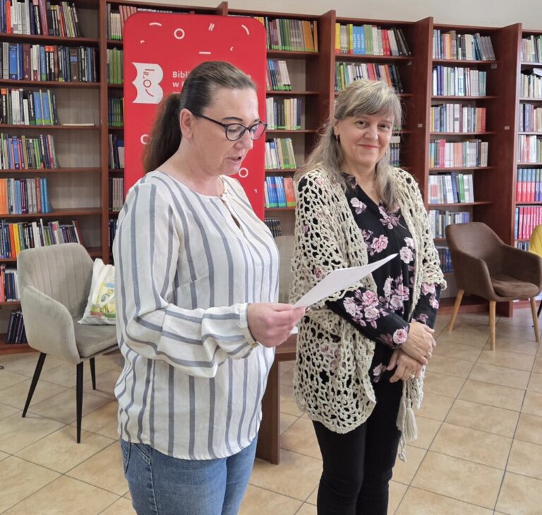 kierowniczka czytelni i autorka książek prowadząca warsztaty