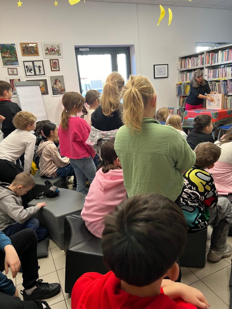 Agnieszka Kazała - spotkanie w bibliotece z dziećmi