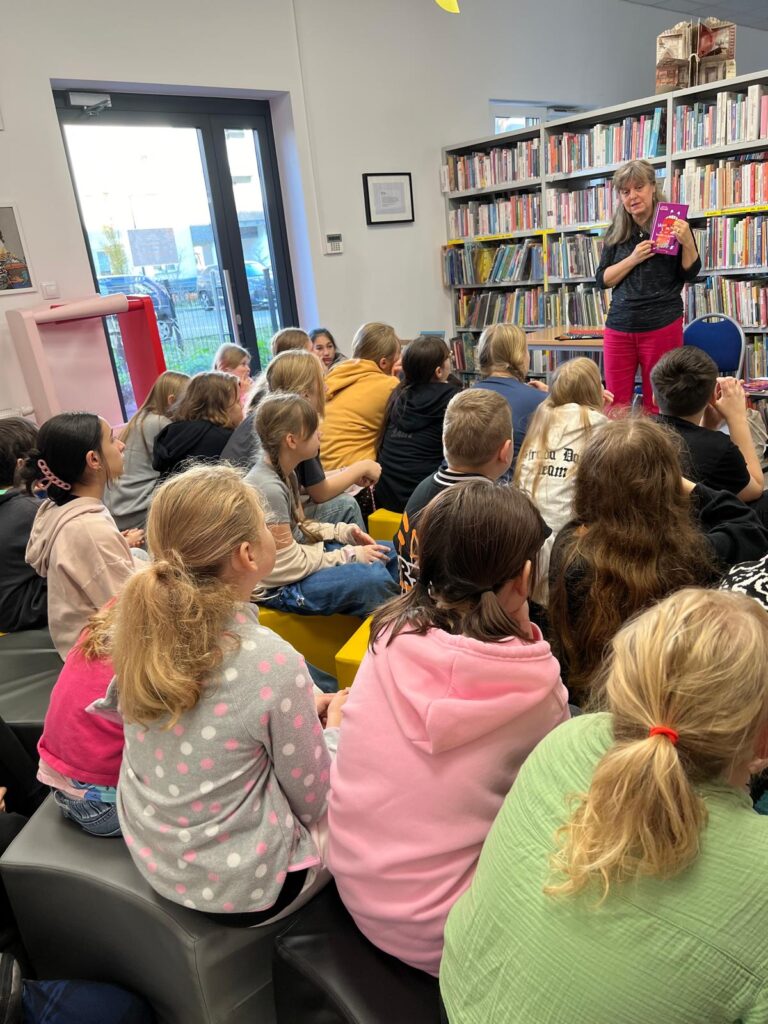Agnieszka Kazała - spotkanie w bibliotece z dziećmi