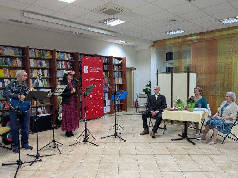 występ zespołu Dwa Plus Dwa w Czytelni