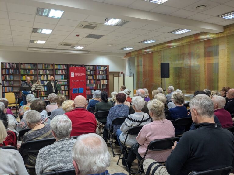 występ zespołu Dwa Plus Dwa w Czytelni