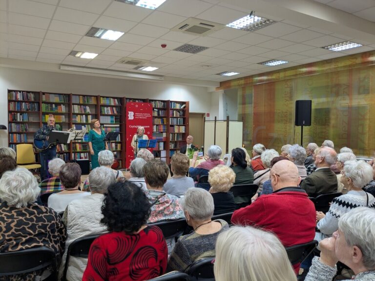 występ zespołu Dwa Plus Dwa w Czytelni