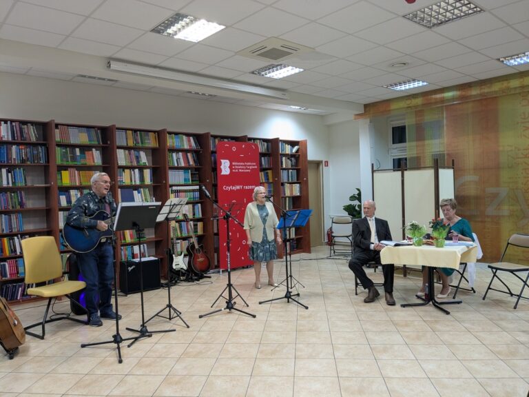 występ zespołu Dwa Plus Dwa w Czytelni