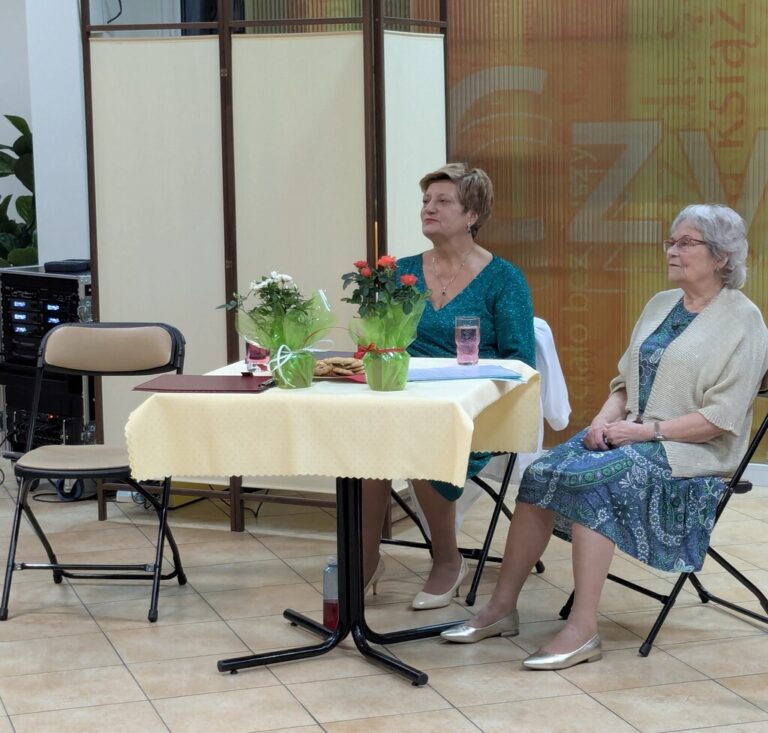 występ zespołu Dwa Plus Dwa w Czytelni