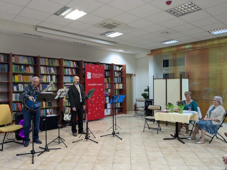 występ zespołu Dwa Plus Dwa w Czytelni