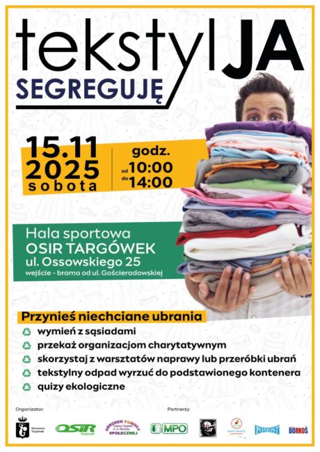 plakat promuje wydarzenie TekstylJA segreguję; na plakacie zdjęcie mężczyzny trzymającego stos ubrań