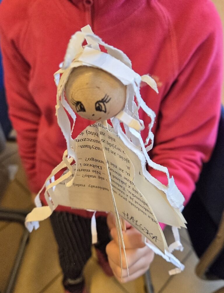 warsztaty tworzenia laleczek z kartek książek