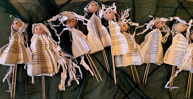 warsztaty tworzenia laleczek z kartek książek