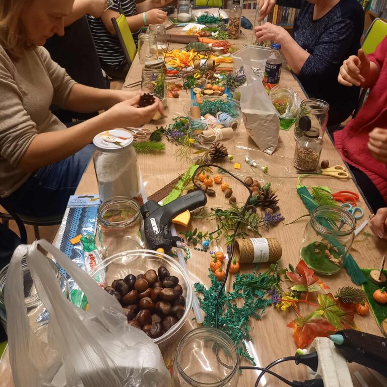 jesień w słoiku - prace wykonane przez uczestników warsztatów