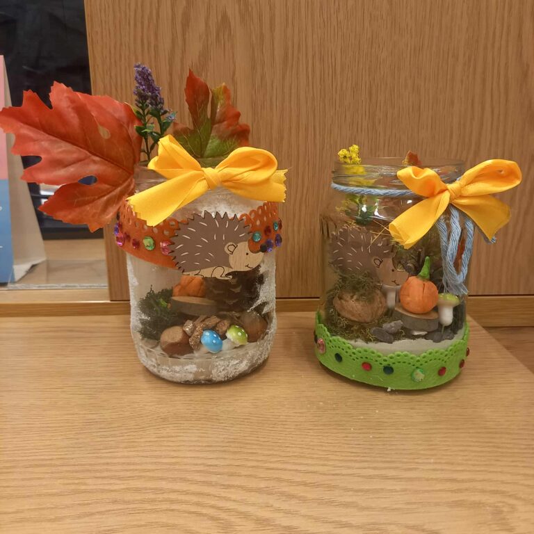 jesień w słoiku - prace wykonane przez uczestników warsztatów