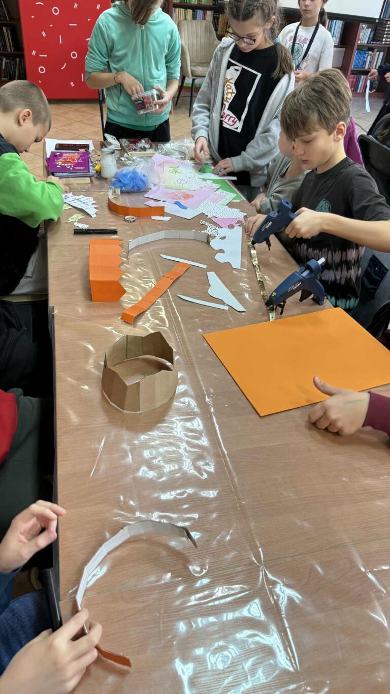 warsztaty tworzenia koron, diademów i innych królewskich nakryć głowy