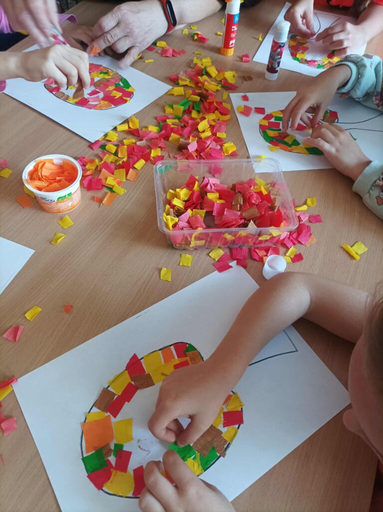 prace plastyczne powstałe podczas zajęć w bibliotece