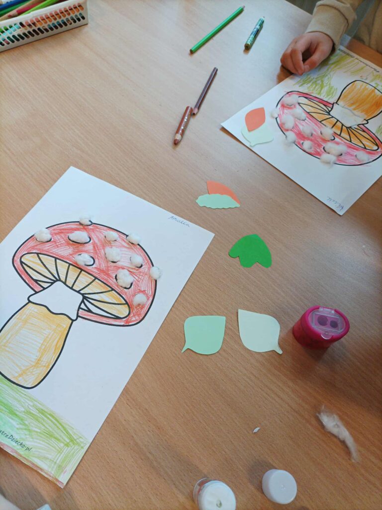 prace plastyczne powstałe podczas zajęć w bibliotece