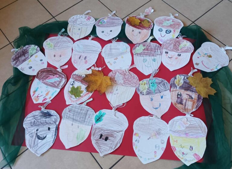 prace plastyczne powstałe podczas zajęć w bibliotece