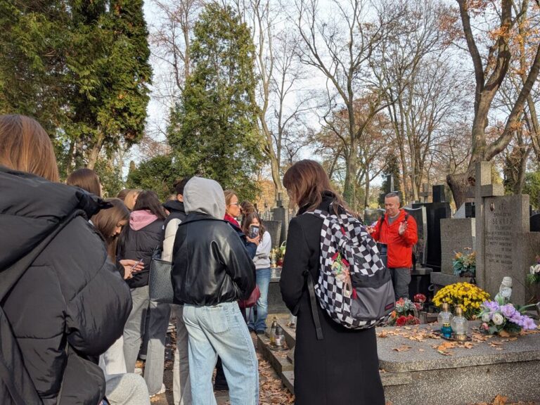 spacer po cmentarzu bródnowskim z varsavianistą Krzysztofem Gajdą