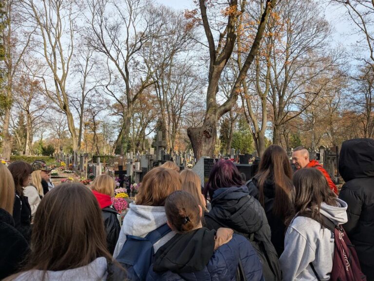 spacer po cmentarzu bródnowskim z varsavianistą Krzysztofem Gajdą