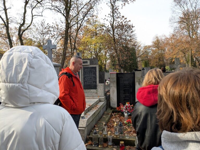 spacer po cmentarzu bródnowskim z varsavianistą Krzysztofem Gajdą