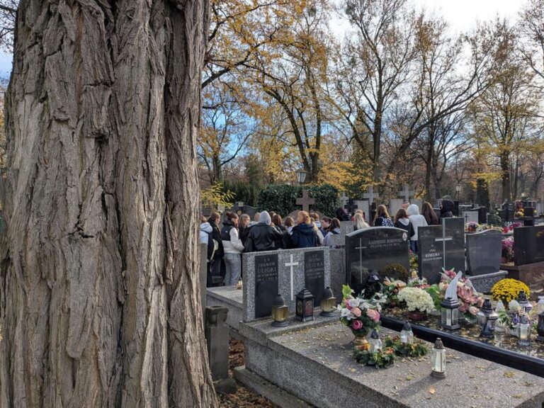 spacer po cmentarzu bródnowskim z varsavianistą Krzysztofem Gajdą