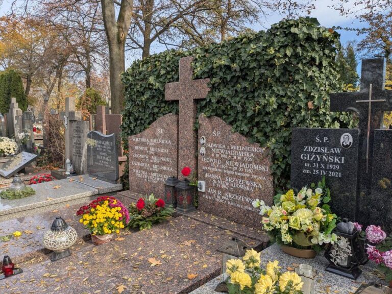 spacer po cmentarzu bródnowskim z varsavianistą Krzysztofem Gajdą