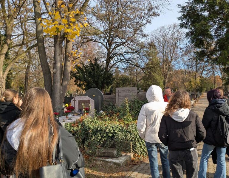 spacer po cmentarzu bródnowskim z varsavianistą Krzysztofem Gajdą