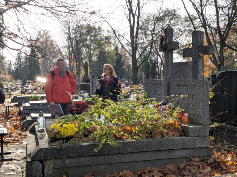 spacer po cmentarzu bródnowskim z varsavianistą Krzysztofem Gajdą