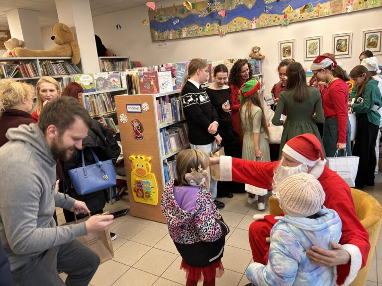 spotkanie mikołajkowe w bibliotece