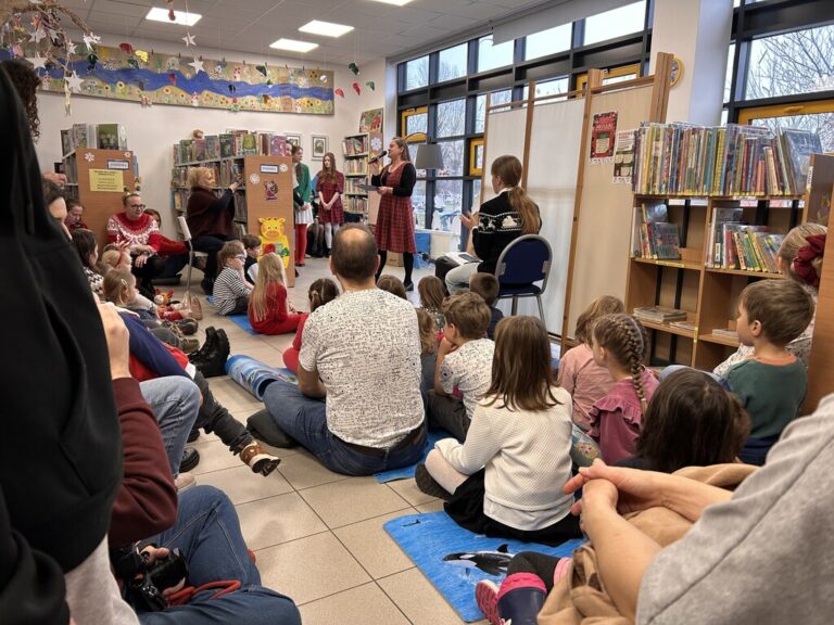 spotkanie mikołajkowe w bibliotece