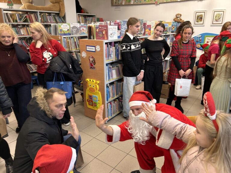 spotkanie mikołajkowe w bibliotece