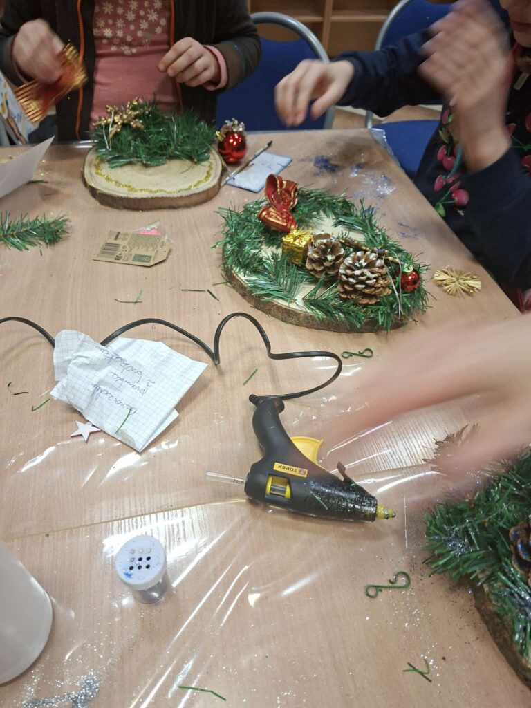 Świąteczne warsztaty plastyczne