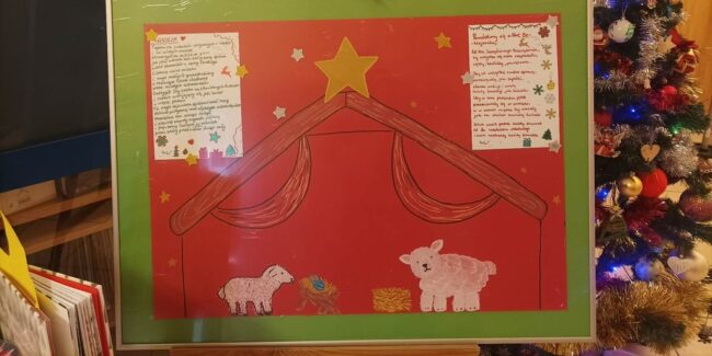 szopka - praca plastyczna stworzona przez dzieci w bibliotece