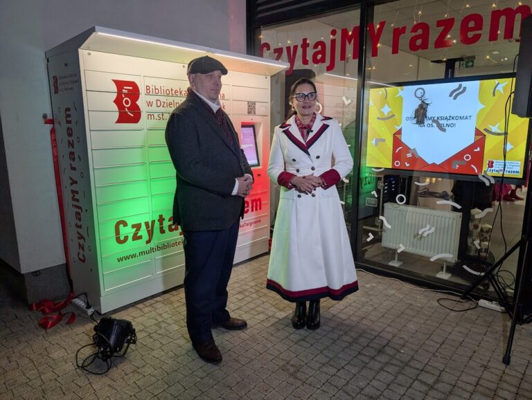 otwarcie książkomatu na Zamkowej 8