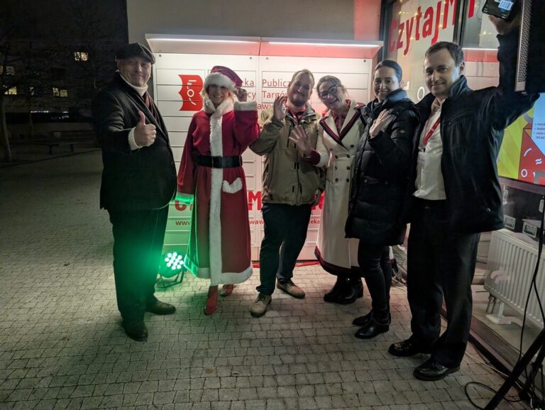 otwarcie książkomatu na Zamkowej 8