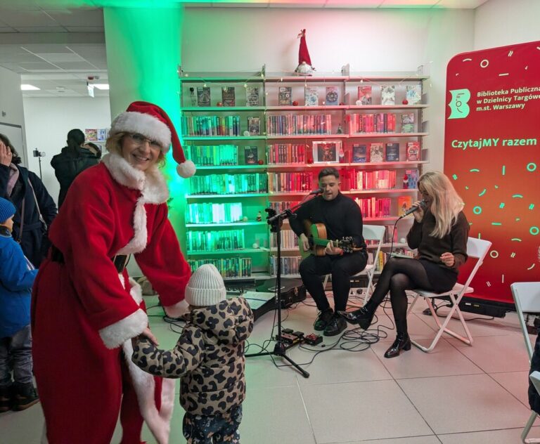 otwarcie książkomatu na Zamkowej 8