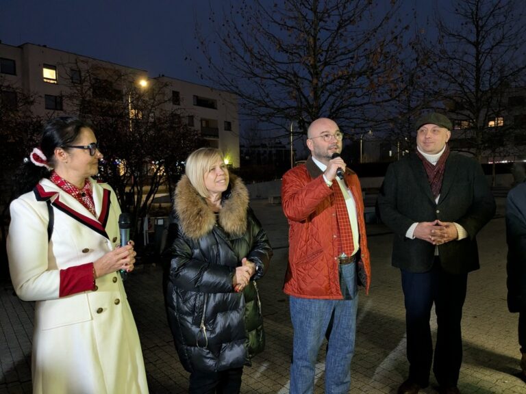 otwarcie książkomatu na Zamkowej 8