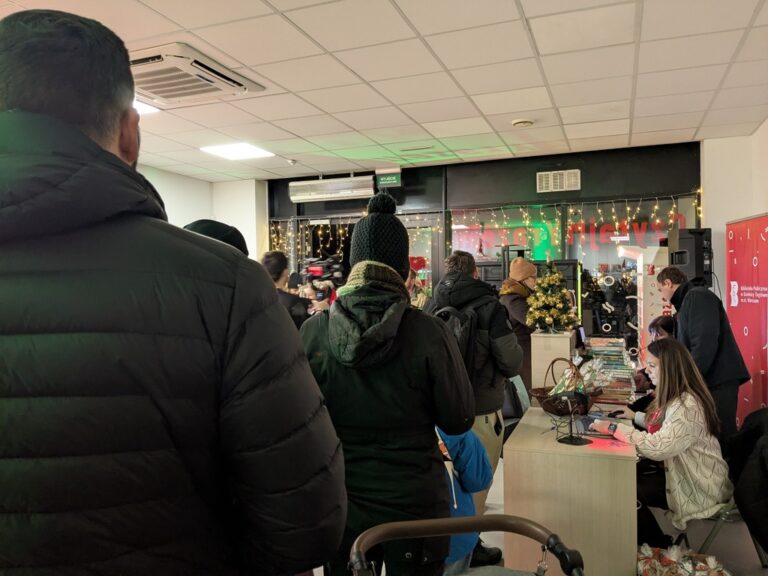 otwarcie książkomatu na Zamkowej 8