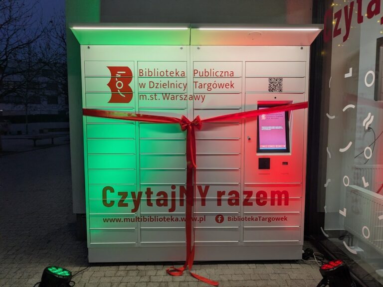 otwarcie książkomatu na Zamkowej 8