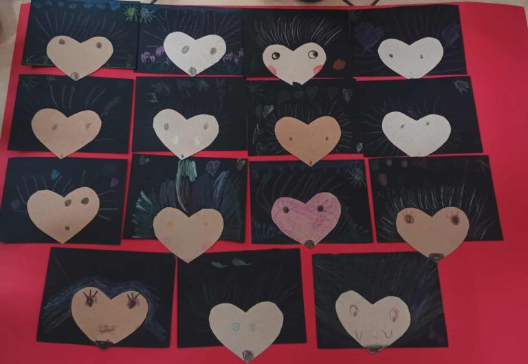 prace plastyczne powstałe podczas zajęć w bibliotece dla dzieci