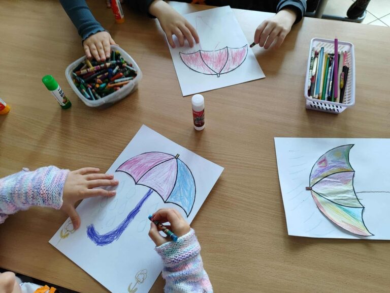 prace plastyczne powstałe podczas zajęć w bibliotece dla dzieci