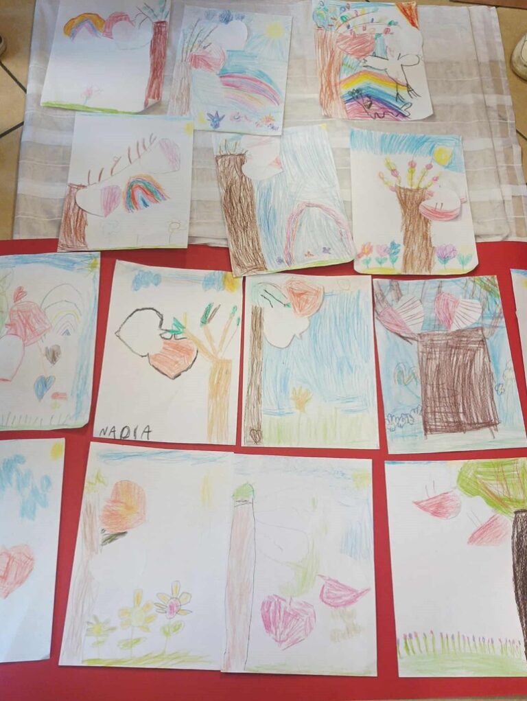 prace plastyczne powstałe podczas zajęć w bibliotece dla dzieci