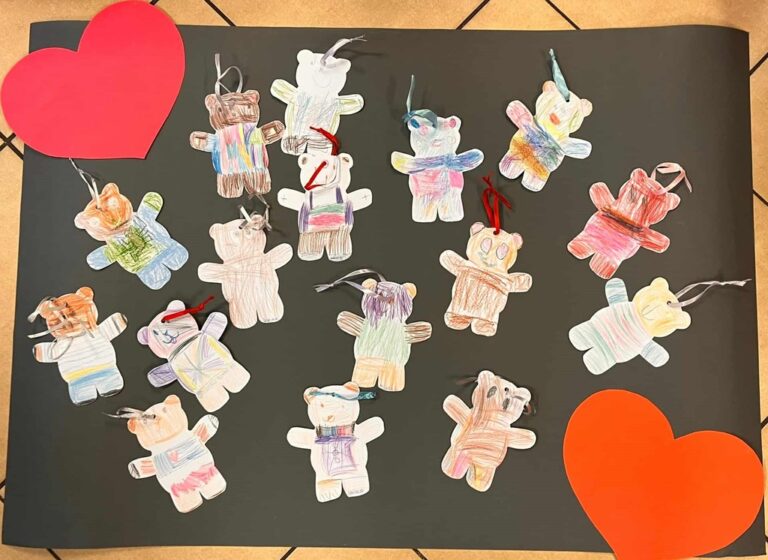 prace plastyczne powstałe podczas zajęć w bibliotece dla dzieci