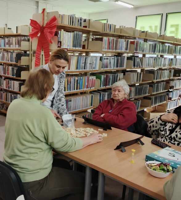spotkanie w bibliotece przy grach planszowych